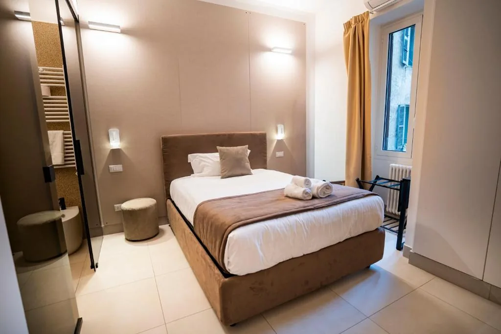 Camera Singola con Bagno — Cicerone’s Luxury Suites