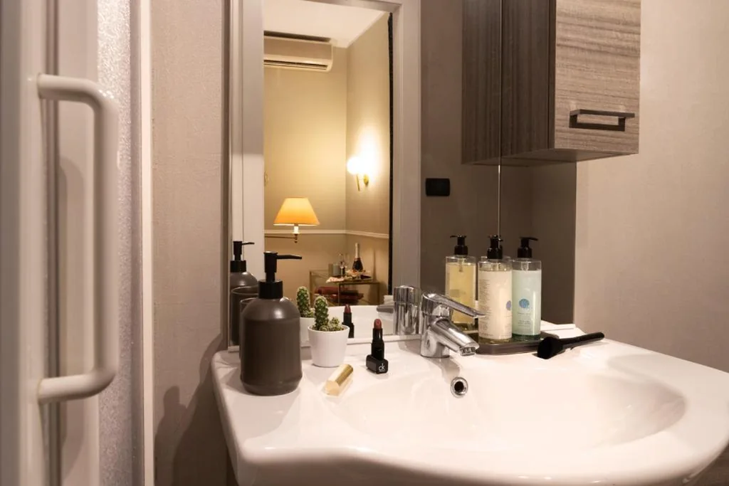 Camera Singola con Bagno — Fair Suite Roma Termini