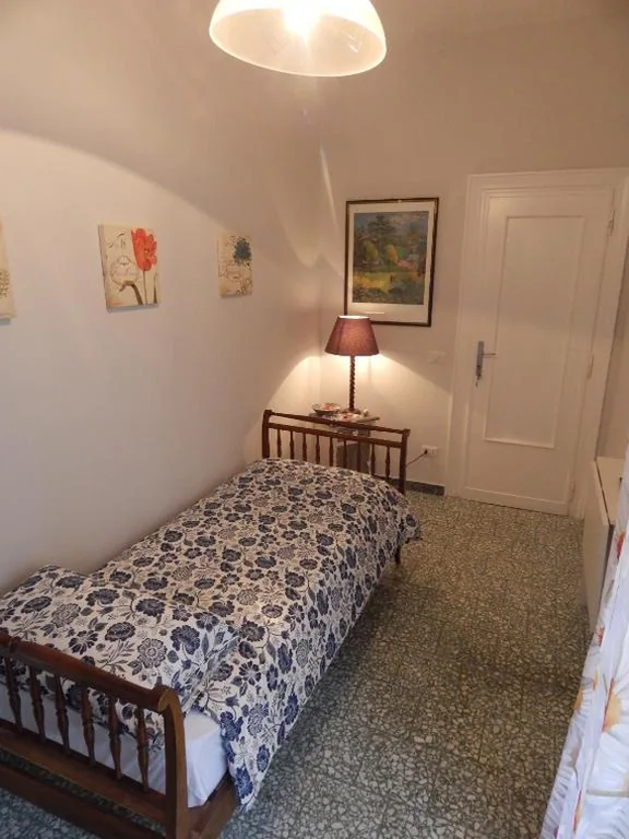 Single Room with Shared Bathroom — Affittacamere Roma Centro, Musei Vaticani Rooms