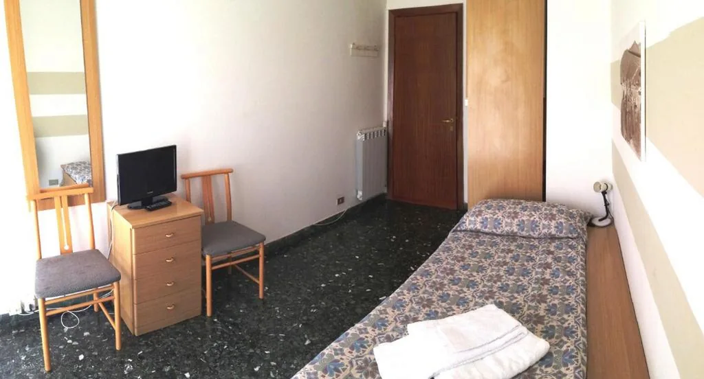 Camera Singola con Bagno in Comune — Albergo La Neigra