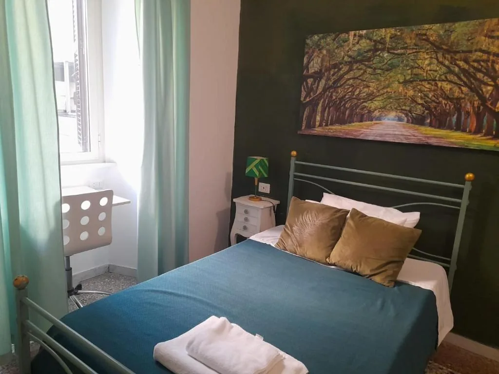 Camera Singola con Bagno in Comune — Casa Roma Affittacamere