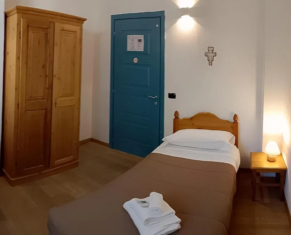 Camera Singola con Bagno in Comune — Casa San Francesco
