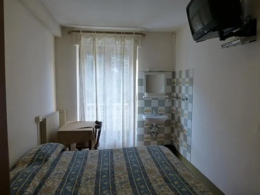 Single Room with Shared Bathroom — Hotel Beau Sejour Giampietro Andrea