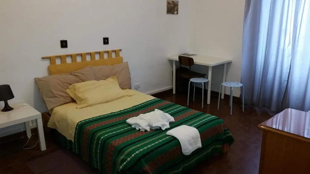 Camera Singola con Bagno in Comune — Il Cucù B&B