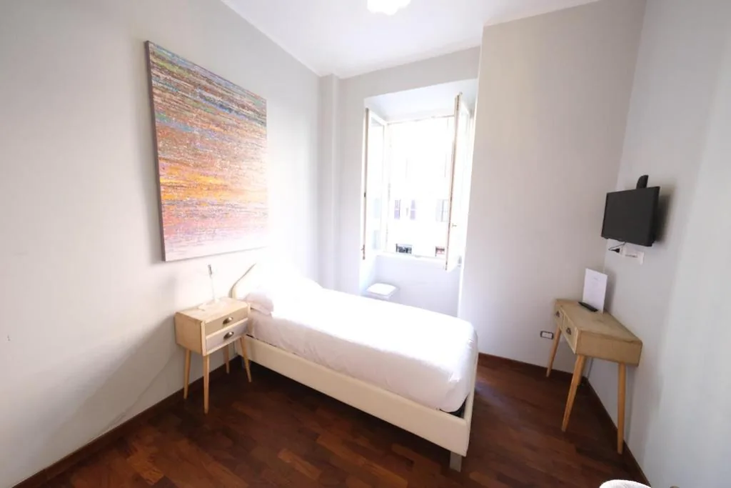 Single Room with Shared Bathroom — Roman Forum Holiday Termini