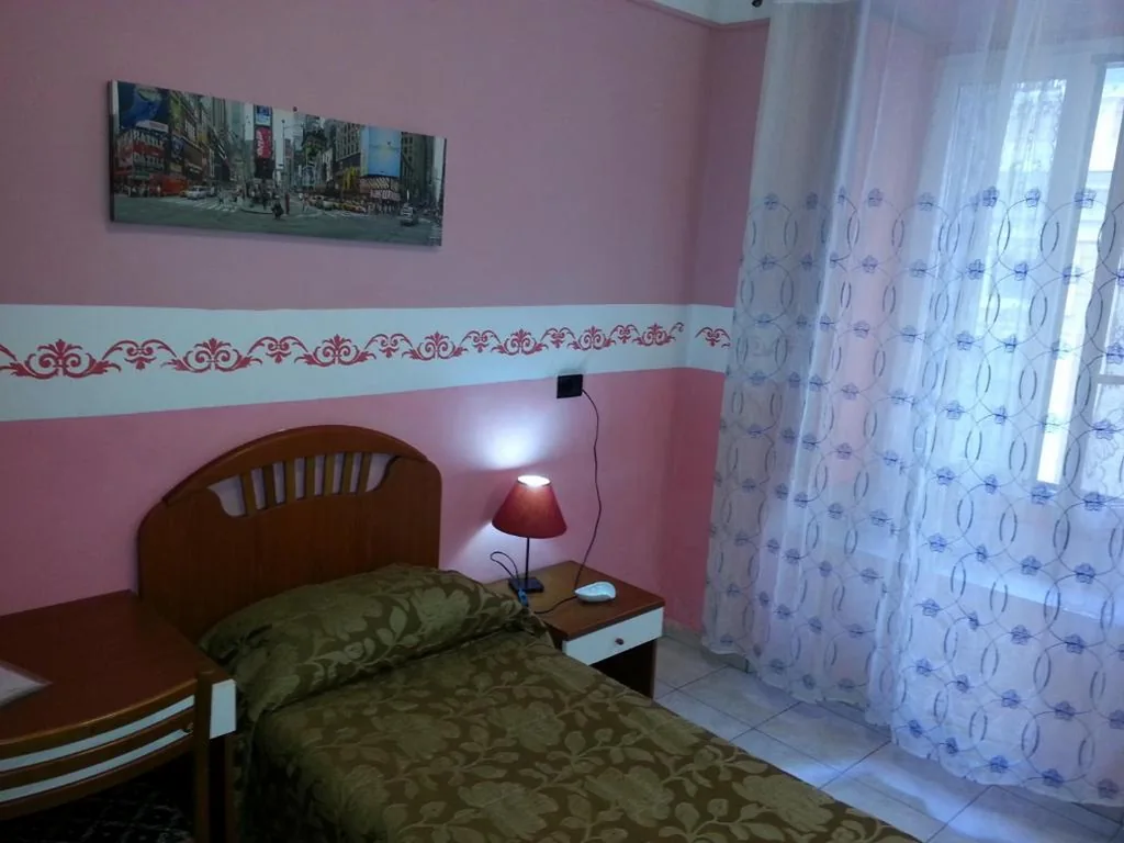 Camera Singola con Bagno in Comune — Roxena house