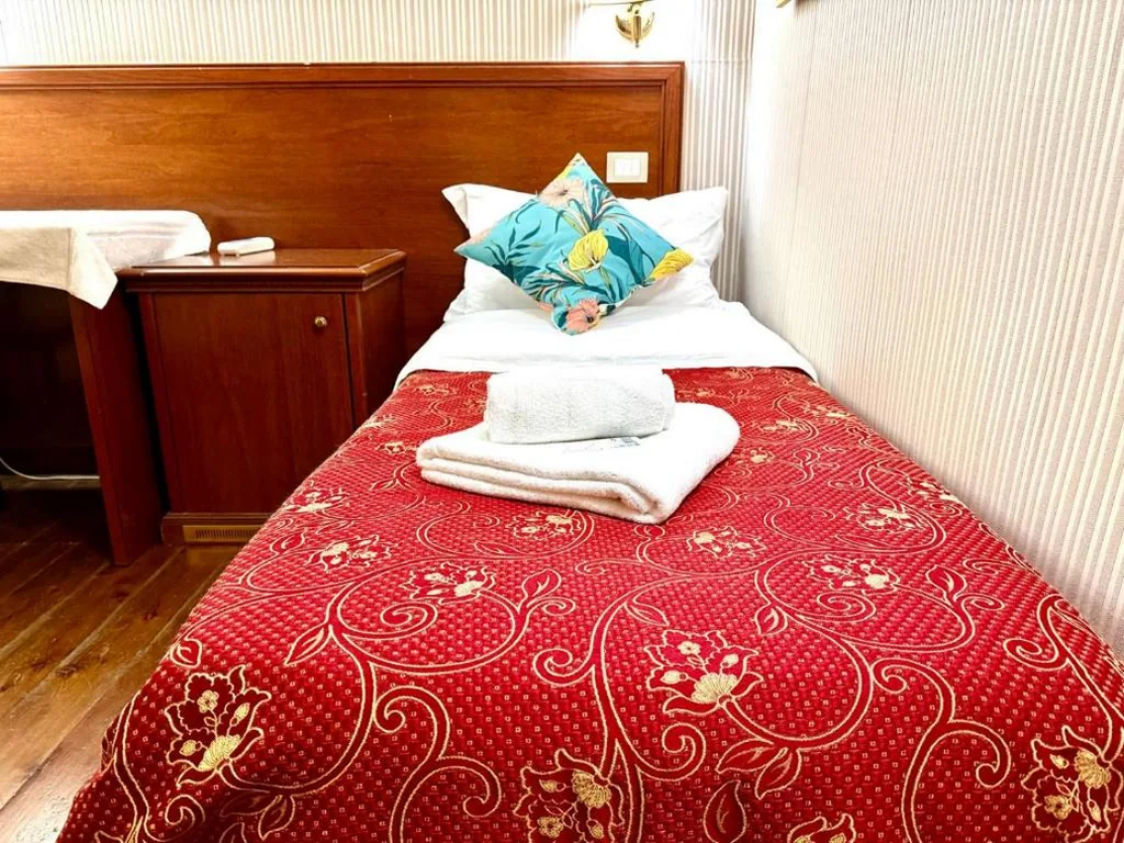 Single Room with Shared Bathroom — Royal Termini Guest House