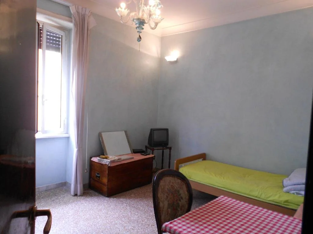 Single Room with Shared Bathroom — Sidereus