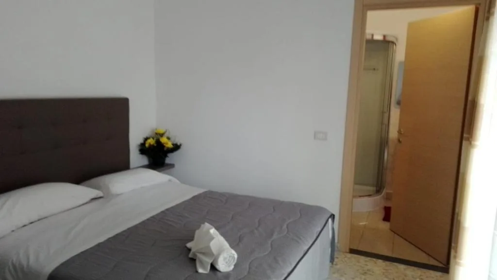 Single Room with Private Bathroom — Affittacamere L’Orchidea