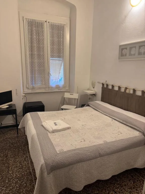 Camera Singola con Bagno Privato — Albergo Novecento