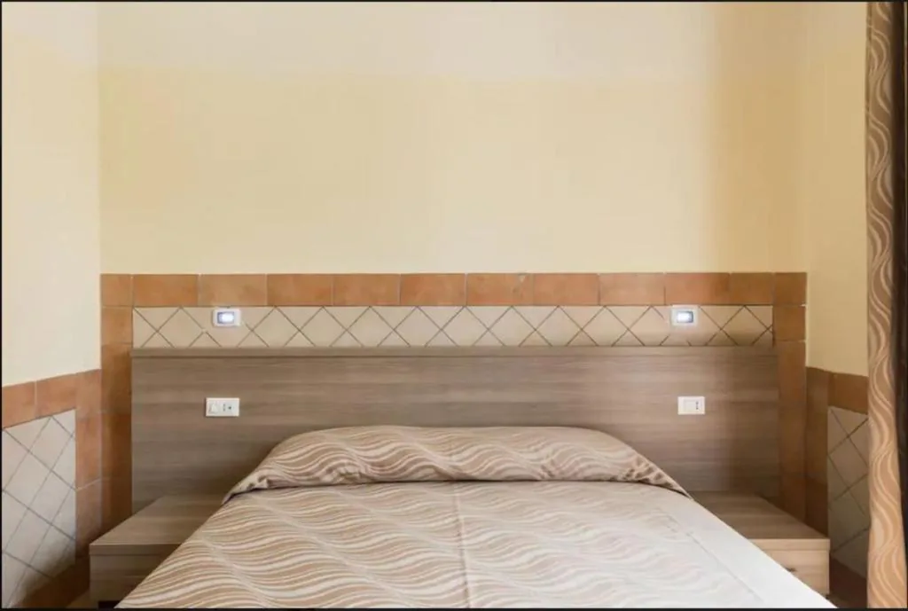 Camera Singola con Bagno Privato — Alex Romano