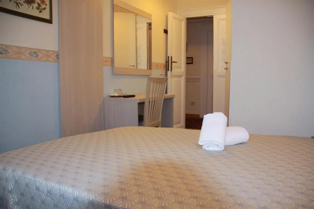 Camera Singola con Bagno Privato — B&B San Michele a Porta Pia