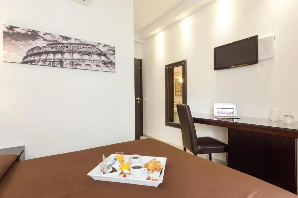 Camera Singola con Bagno Privato — B&B Sol Romae