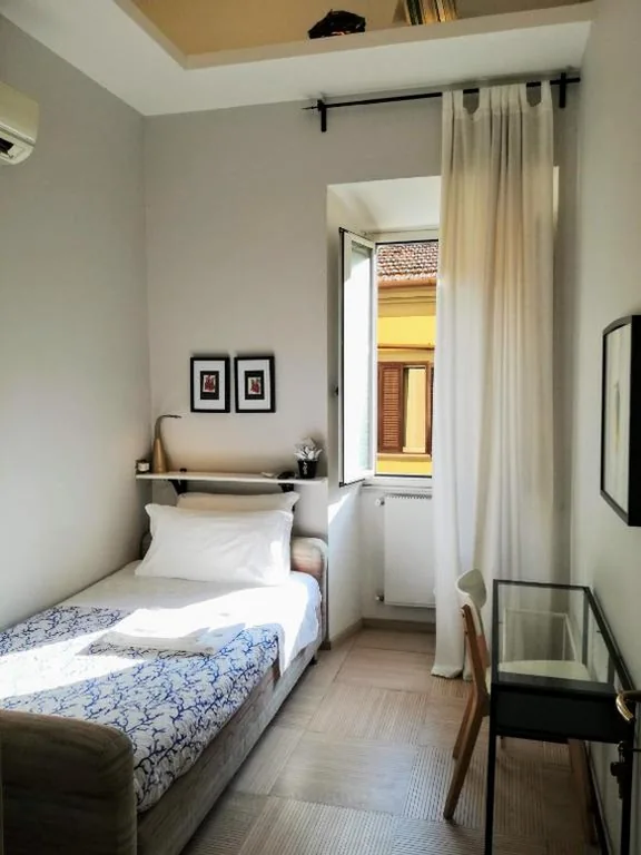 Camera Singola con Bagno Privato — Babbo Guest House