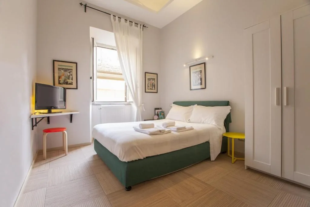 Camera Singola con Bagno Privato — Babbo Guest House
