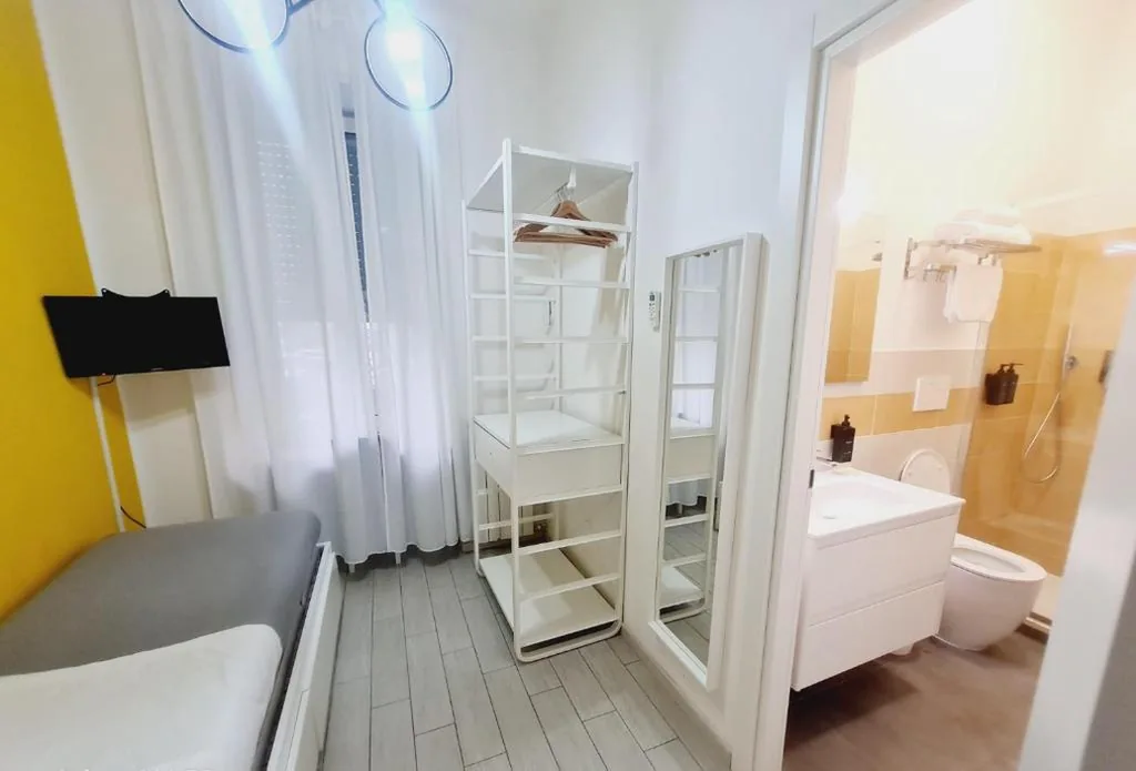Single Room with Private Bathroom — Bed&BikeRome ANGELICO