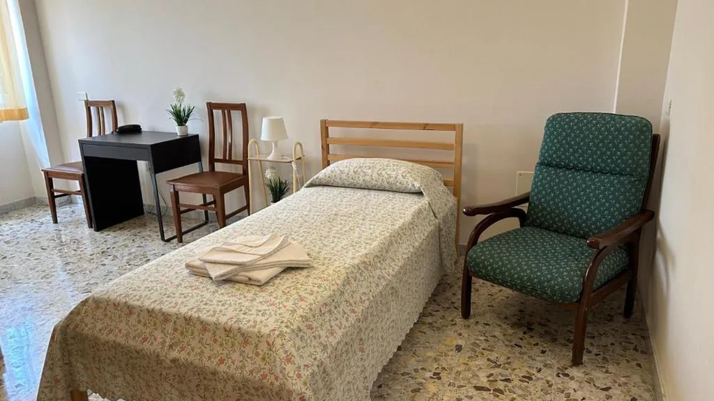 Single Room with Private Bathroom — Casa per Ferie Eden Cusmano