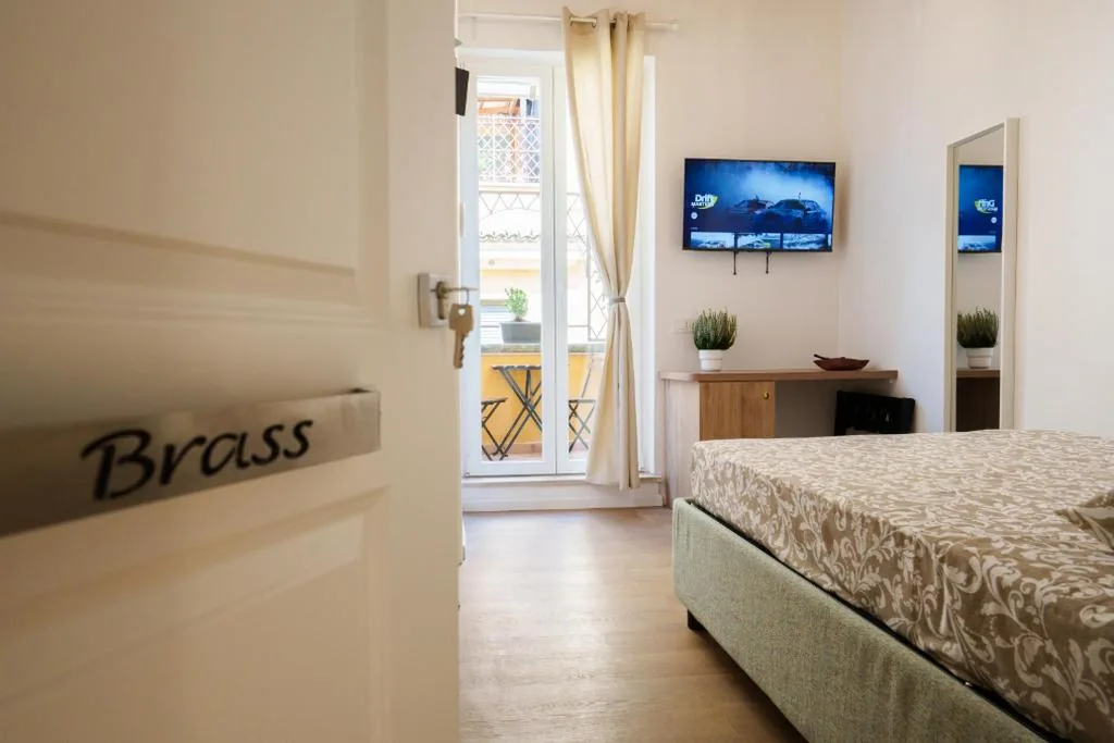 Single Room with Private Bathroom — Castle Suite Borgo