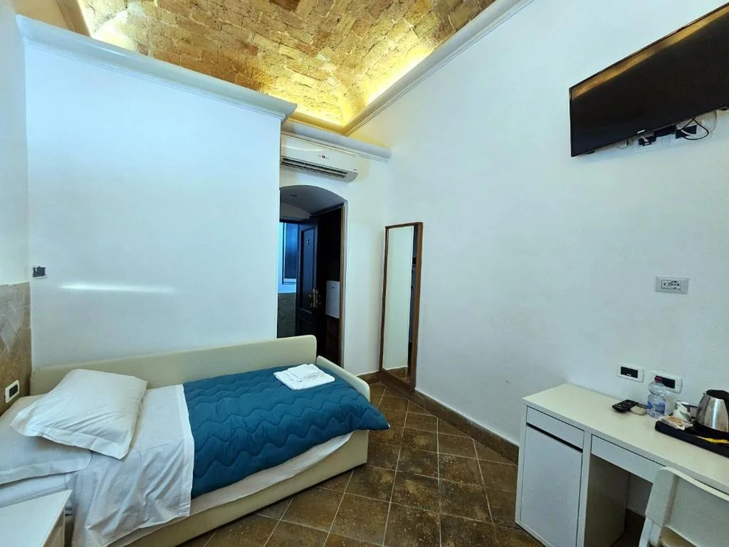 Single Room with Private Bathroom — Check in Rome