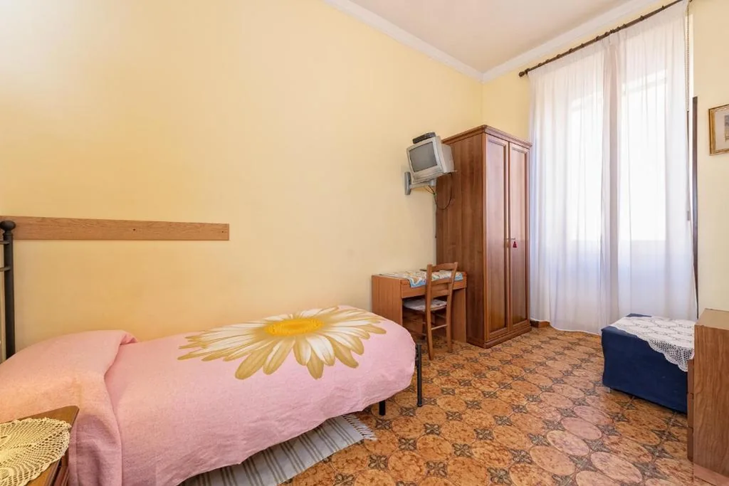 Camera Singola con Bagno Privato Esterno — A Vinicius et Mita