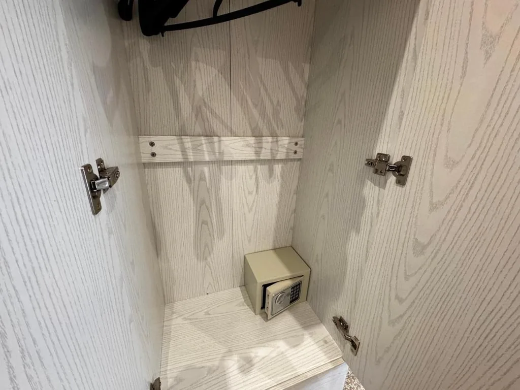 Camera Singola con Bagno Privato Esterno — Albergo Parigi