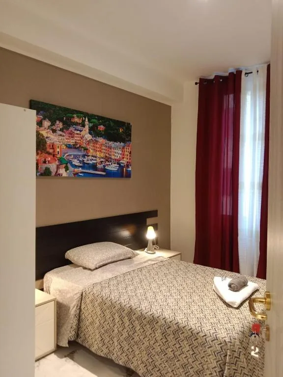 Single Room with External Private Bathroom — Rolando 20B