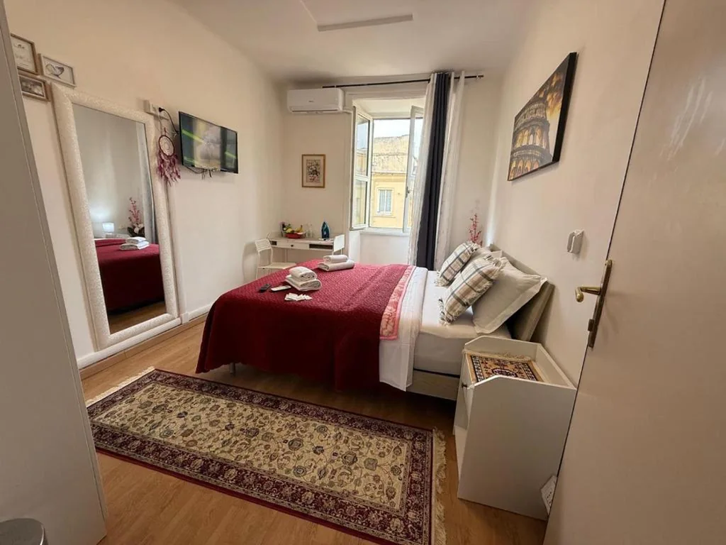 Single Room with External Private Bathroom — sweety rome