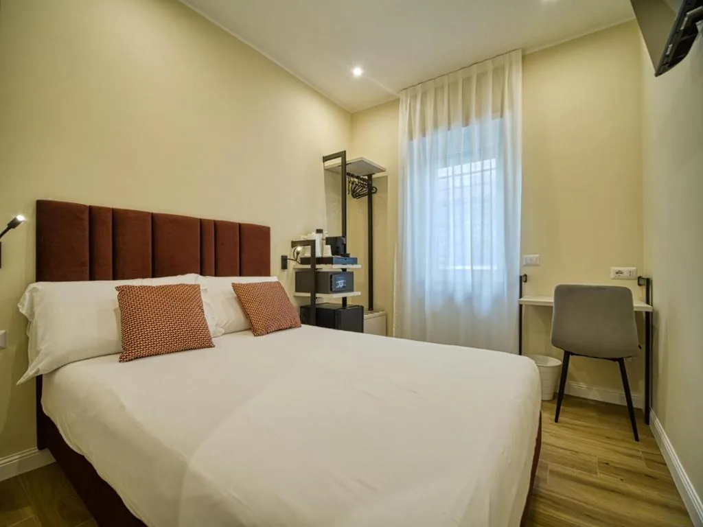 Single Room with Private Bathroom — Gioia Guest House