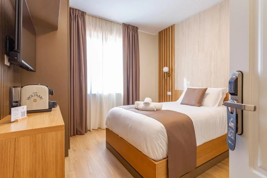 Camera Singola con Bagno Privato — Guest House Aura – Lumys Fiumicino