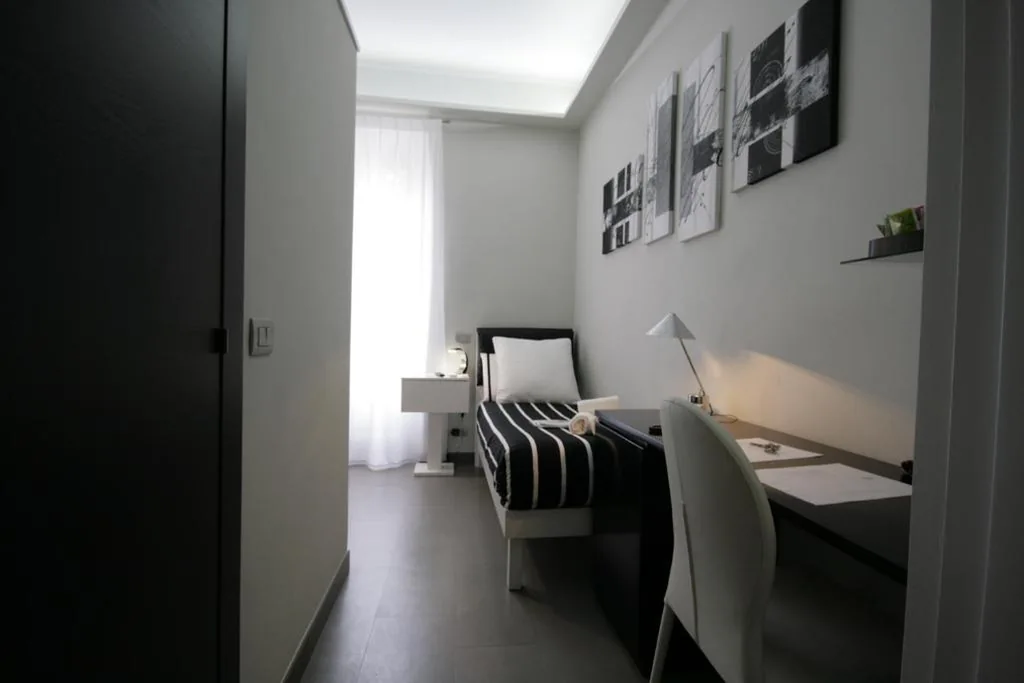 Camera Singola con Bagno Privato — Guest House Sinfonia sul Tevere