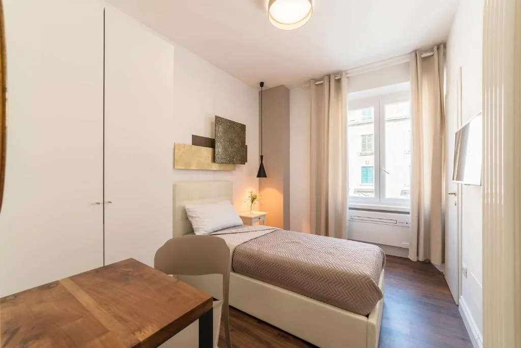 Single Room with Private Bathroom — Guest Roma House