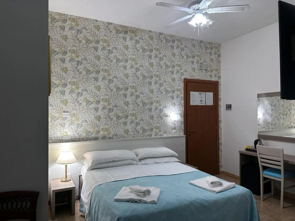 Camera Singola con Bagno Privato — Guesthouse Alex II