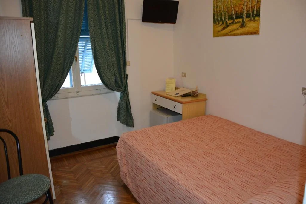 Camera Singola con Bagno Privato — Hotel Alfieri