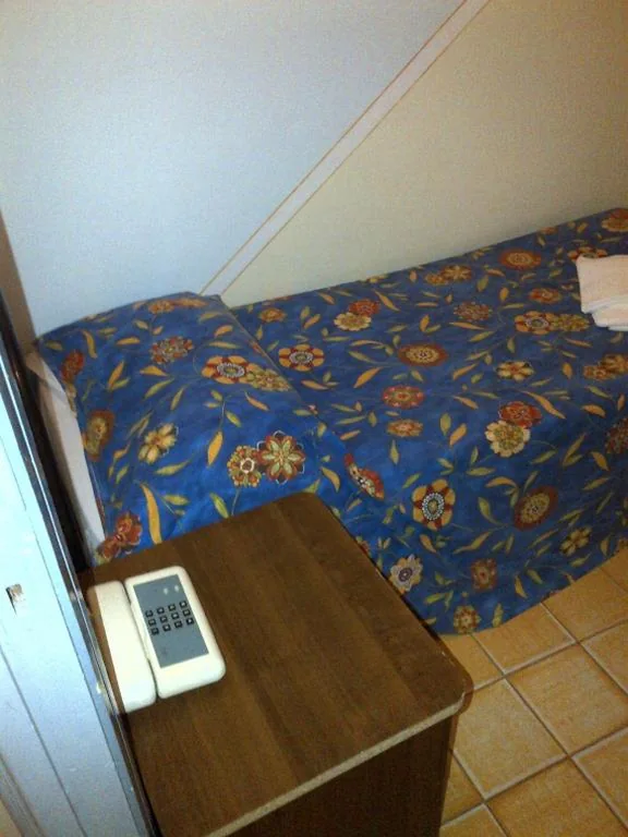 Camera Singola con Bagno Privato — Hotel Capo Noli