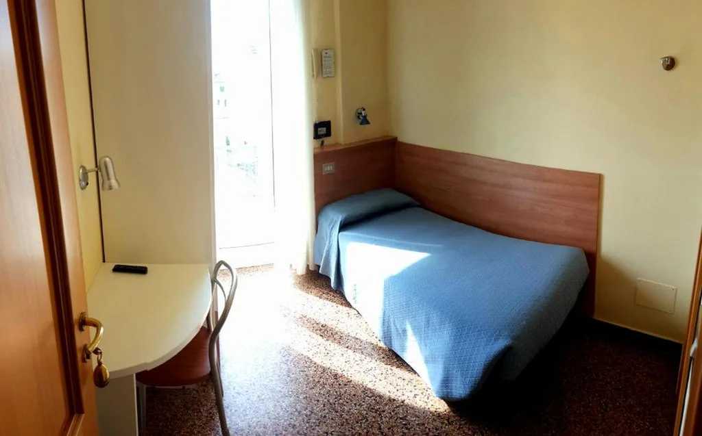 Camera Singola con Bagno Privato — Hotel Guya