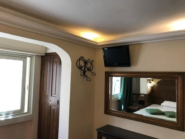 Single Room with Private Bathroom — Hotel OKAPI