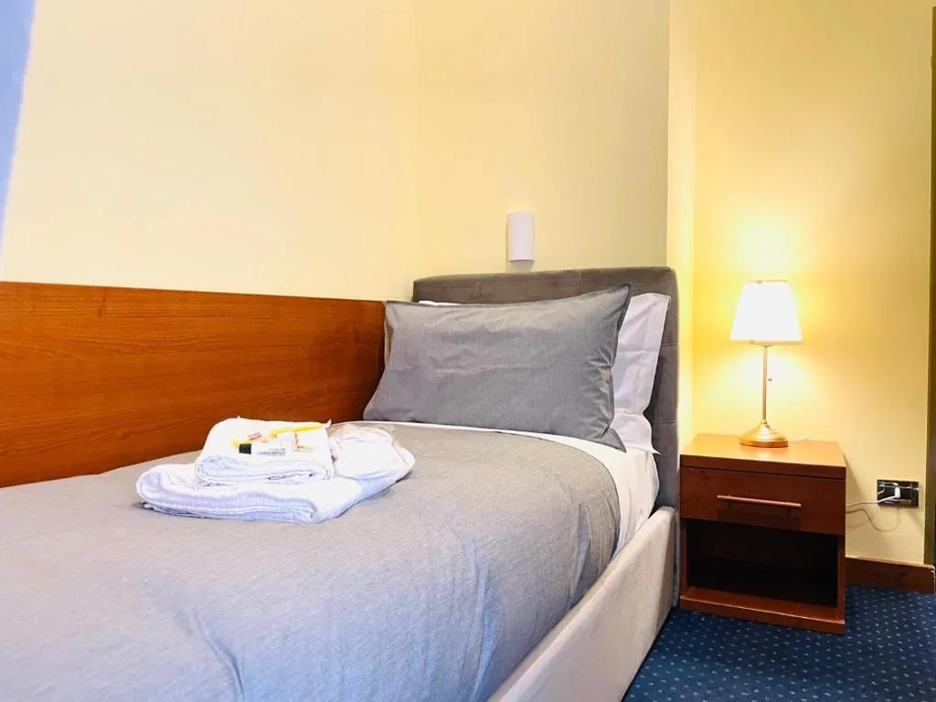 Camera Singola con Bagno Privato — Hotel Rome place