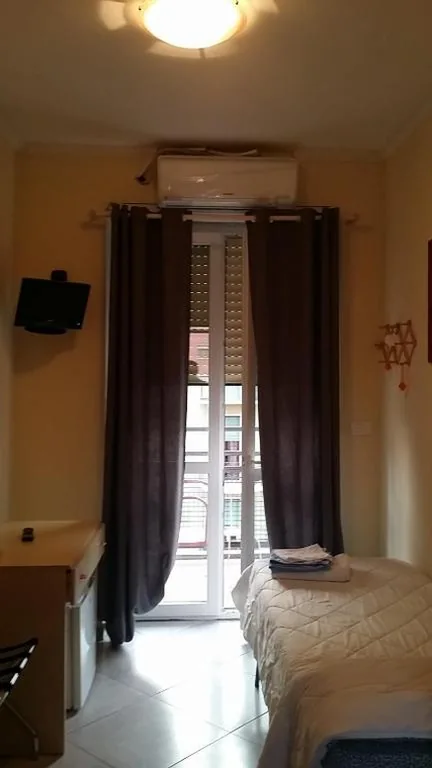 Camera Singola con Bagno Privato — Il Sole e La Luna