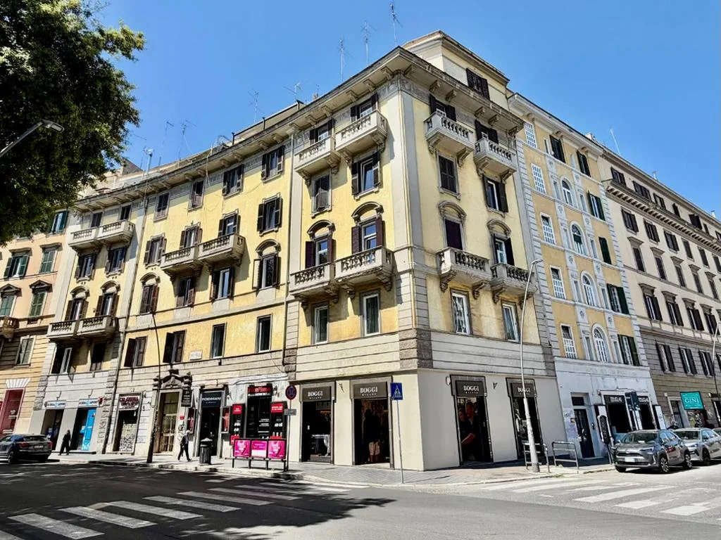 Single Room with Private Interior Bathroom — Gate 40 Roma