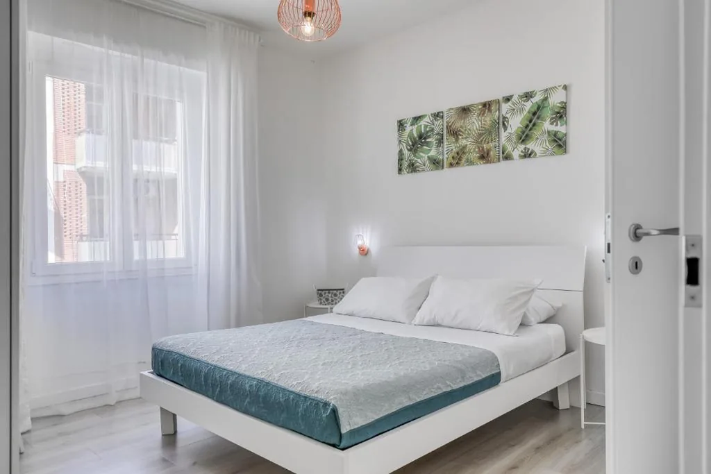Single Room with Private Bathroom — INTERZASTRADA B&B