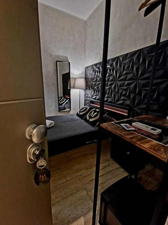 Single Room with Private Bathroom — Jadore Monic