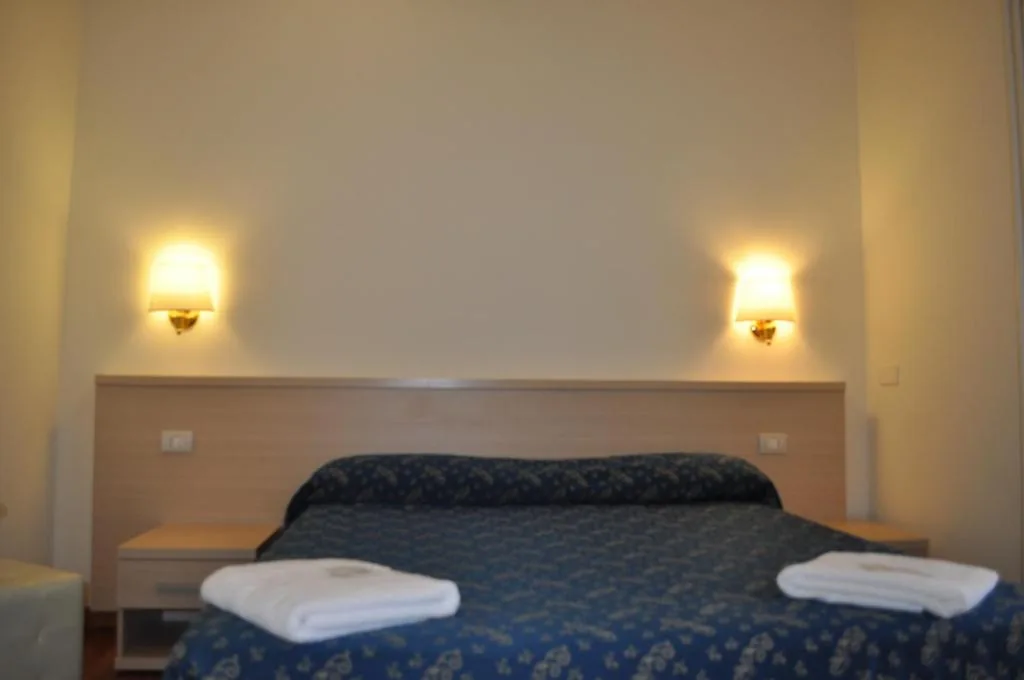 Single Room with Private Bathroom — Karina Suite