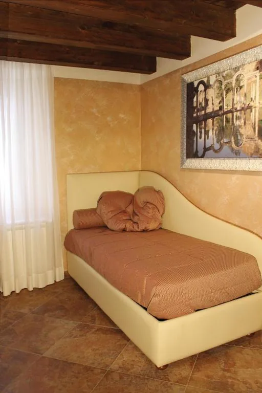 Camera Singola con Bagno Privato — La Giada