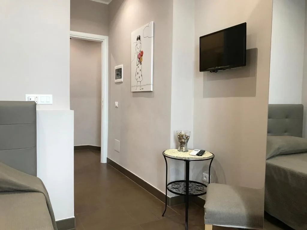 Camera Singola con Bagno Privato — La Terrazza di Evelina Guest House
