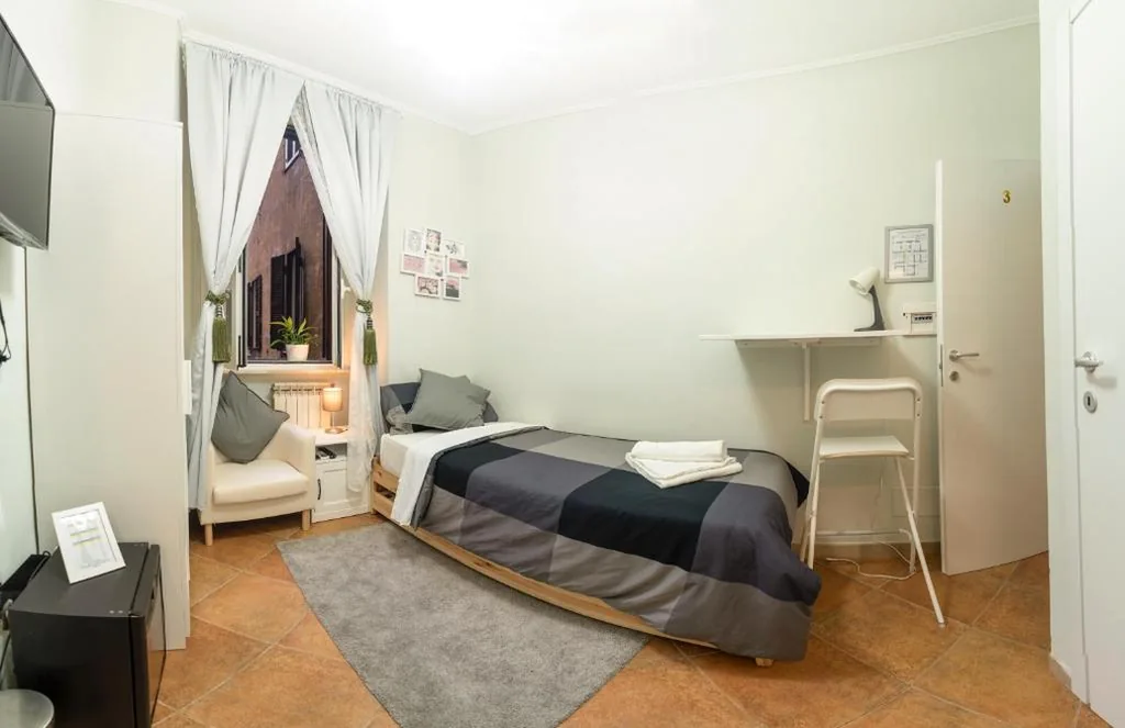Single Room with Private Bathroom — Martini Rooms