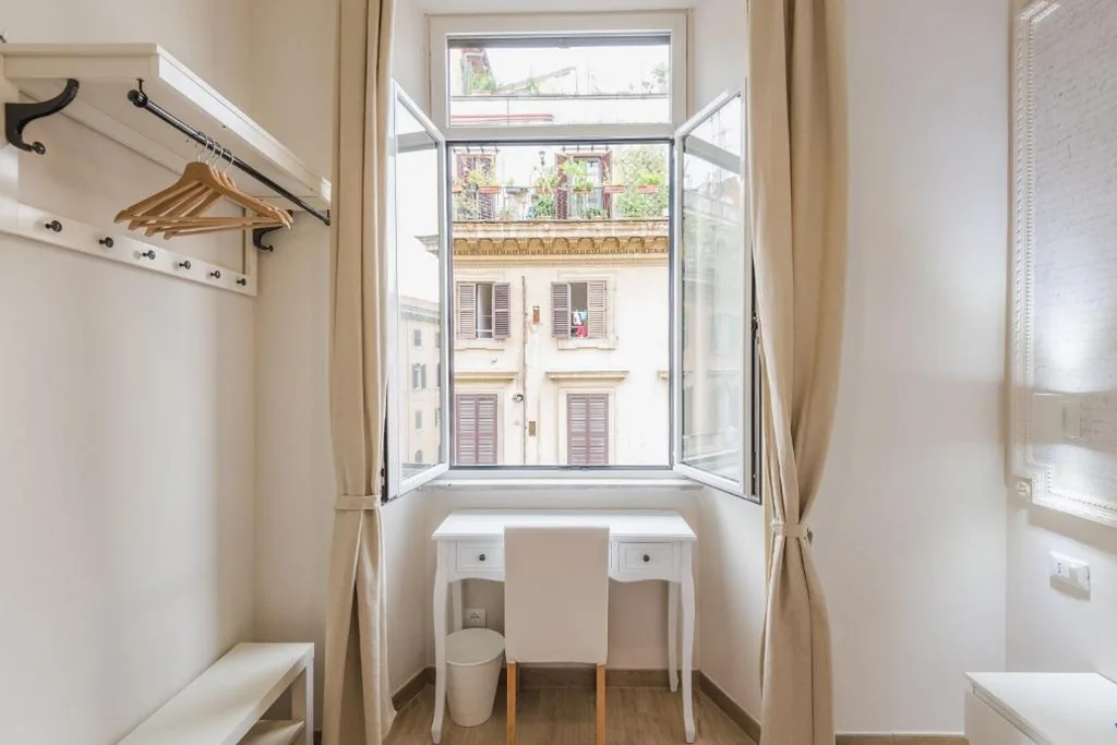 Single Room with Private Bathroom — Mirabilia House