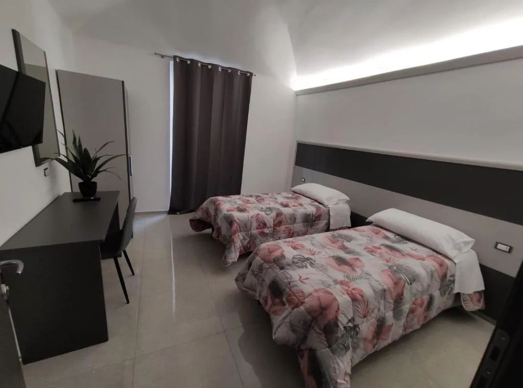Camera Singola con Bagno Privato — Novara