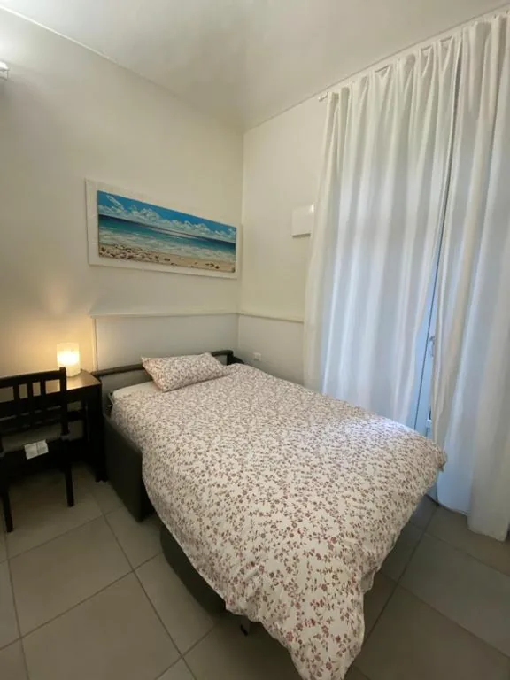 Single Room with Private Bathroom — Piccole suite di charme