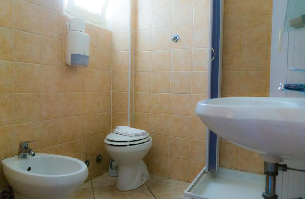 Camera Singola con Bagno Privato — Piccolo Hotel