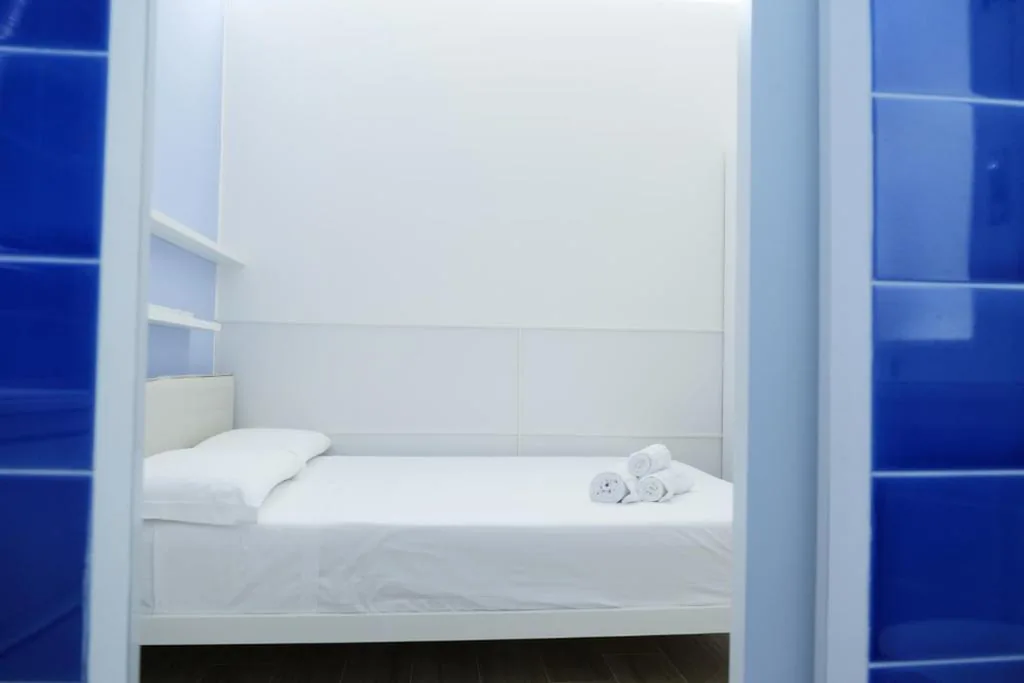 Camera Singola con Bagno Privato — RainbHome Colourful Roman Suites